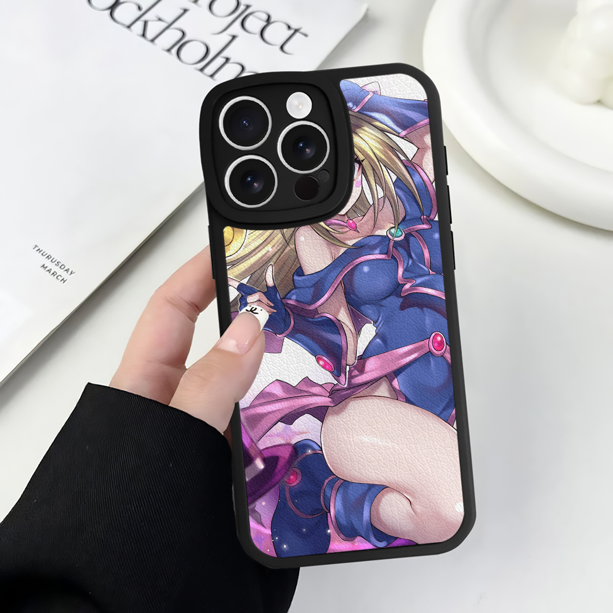（画像用） 遊☆戯☆王 Yu-Gi-Oh! 【iPhone 16シリーズ対応】シリコンスマホケース（レザー調） 材質：シリコン